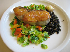 Barramundifilet mit Jakobsmuscheln auf Rosenkohl-Paprika-Gemüse