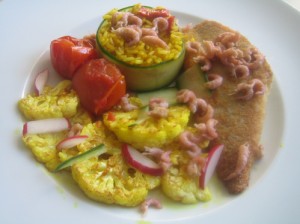 Knurrhahnfilet Rezept, Blumenkohl Tomaten Geschmolzene Gebratener Fisch Krabben Anrichten Geschmolzenen Servieren Darüber
