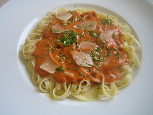 Bandnudeln in Tomatensahne